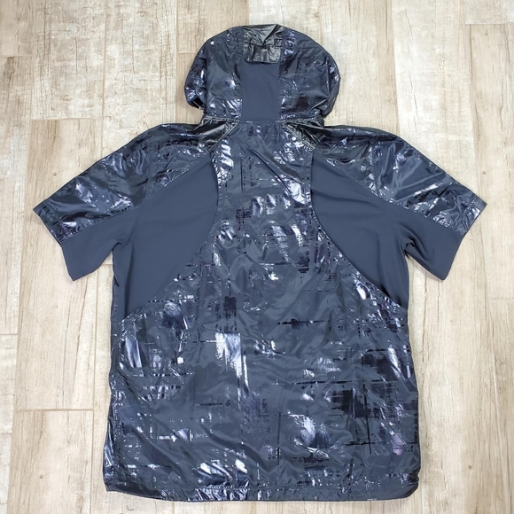 UA Perpetual Short Sleeve Windbreaker - Picture 7 of 8